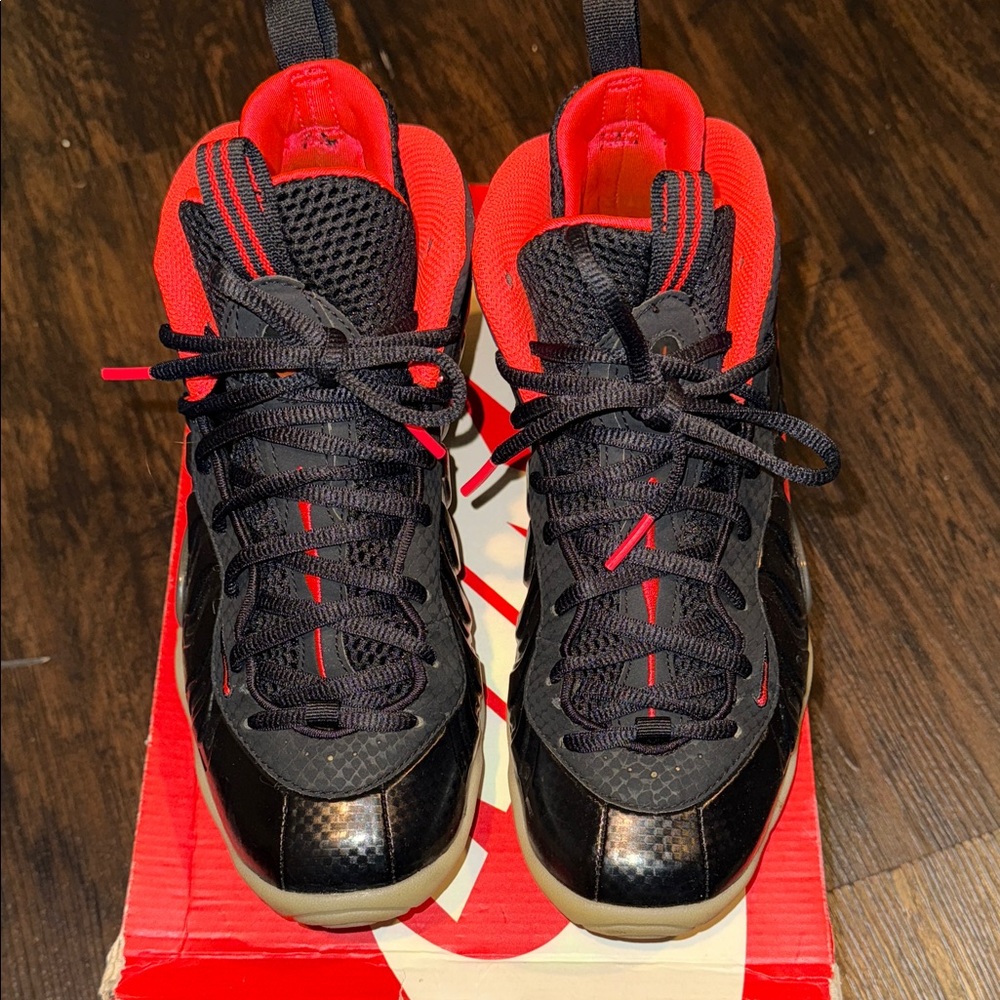 Nike Kids Black and Red Sneakers